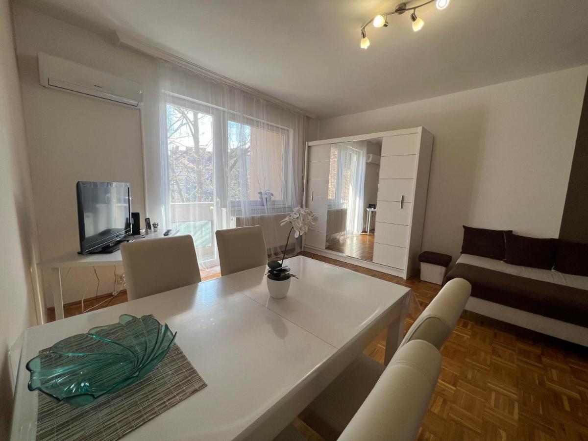 Centrum Szeged Apartman ภายนอก รูปภาพ